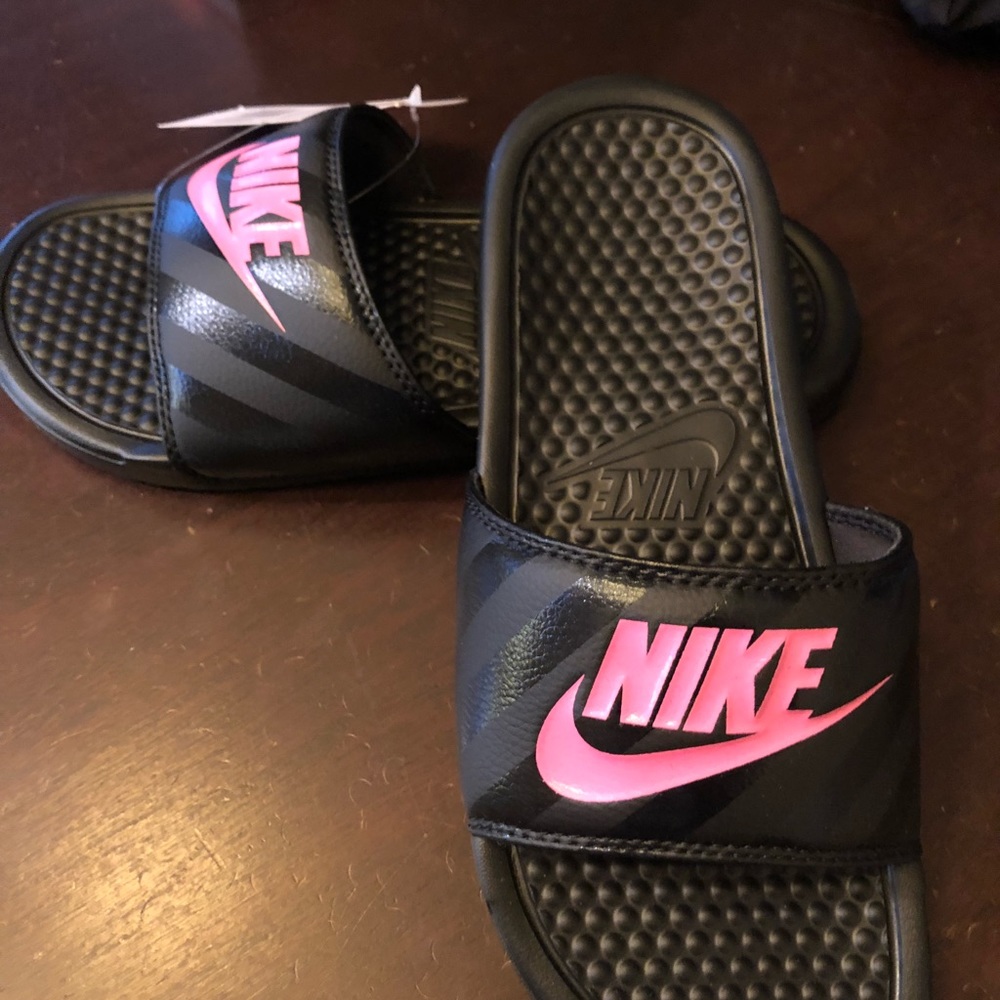 LAST PAIR!!  NWT NIKE SZ 7 (fit 6 1/2 thru 7 1/2) - Picture 2 of 3